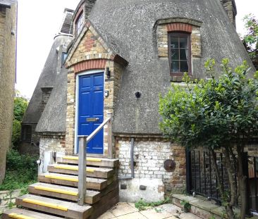 Upper Roundel Park Road, Faversham, ME13 8ES, Kent - Photo 1