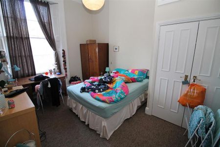 4 bedroom property to rent - Photo 2