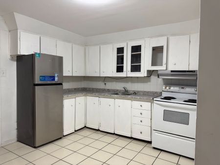 For Lease - 70 BARRETTE Street Unit# 1, Vanier and Kingsview Park, Ontario - Photo 4