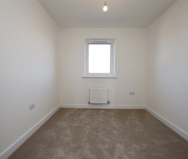 3 bedroom Terraced House to let - Photo 4