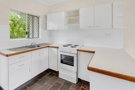 CONVENIENTLY LOCATED TWO BEDROOM UNIT! - Photo 2