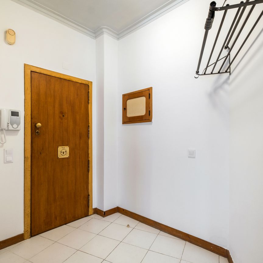 Apartamento T1 para arrendamento com móveis, localizado no Estoril - Photo 1