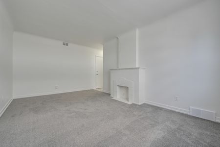 Edward Manor - Photo 2