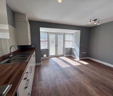 3 bedroom semi-detached house to rent - Photo 6