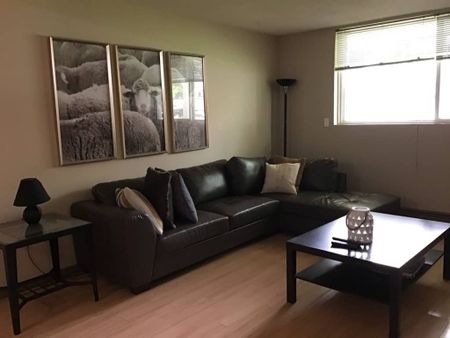 Edmonton Furnished Condo Rental in Downtown - Affordable Suite in Desirable Glenora - Photo 3