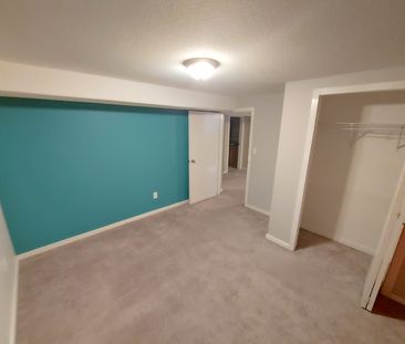 Cozy 2 Bedroom. 1 Bathroom Basement Suite. - Photo 4