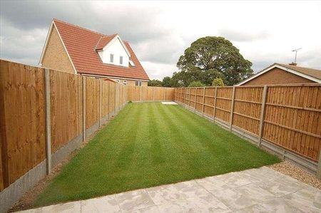 The Street, Beck Row, Bury St. Edmunds, Suffolk, IP28 - Photo 3