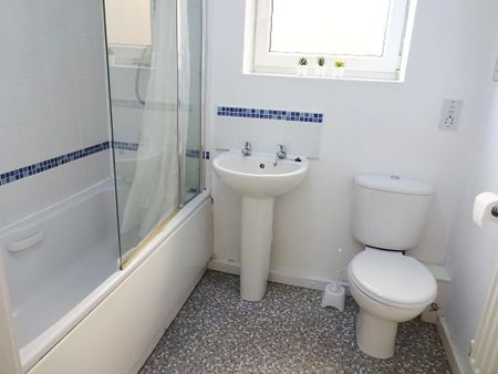 3 bedroom flat to rent - Photo 5