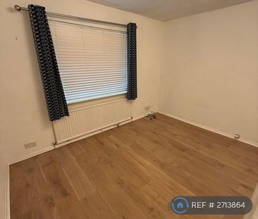 1 bedroom in a flat share to rent - Photo 2