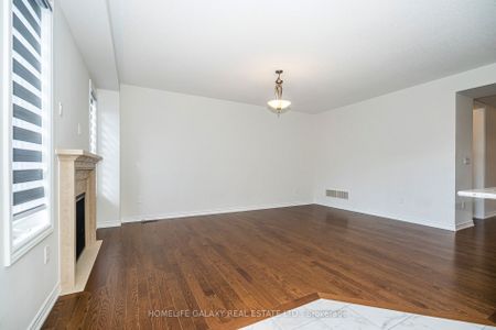 For Lease - 29 Bromfield Street, Whitby, Ontario - Photo 4