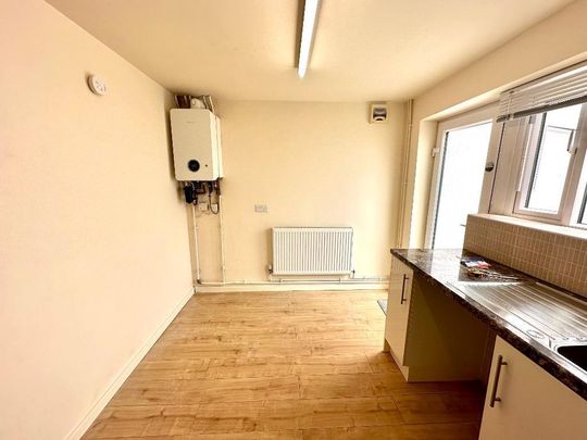 2 bedroom end of terrace house to rent - Photo 1