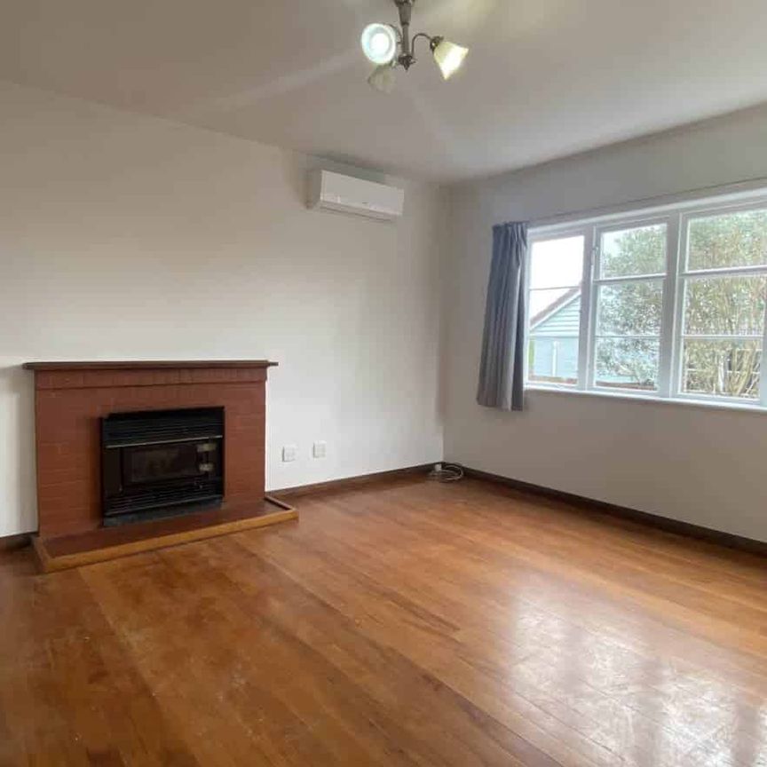 Spacious 5-Bedroom Family Home – Two Living Ar... - Photo 1