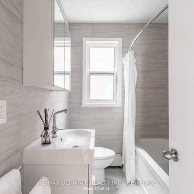 Very spacious modern feel mins to bloor st west! - Photo 4