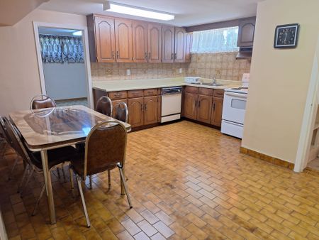 For Lease - 10 Maniza Road, Toronto, Ontario - Photo 2