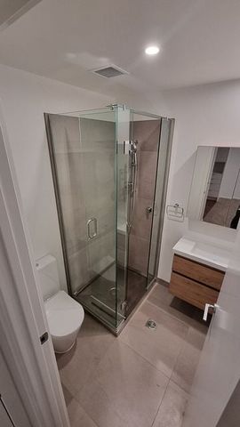 Modern 2BR Apt with Pool - Photo 4