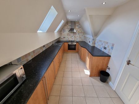 4 Bed Student Accommodation - Photo 2