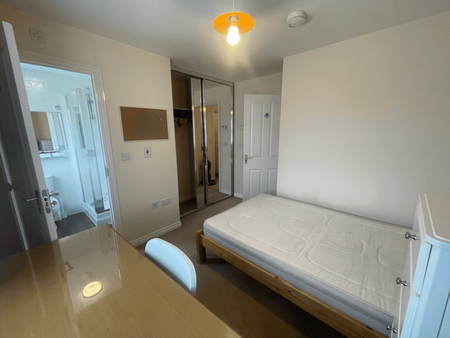 4 bedroom terraced house to rent - Photo 3