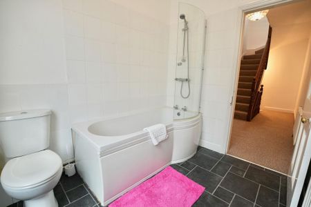 4 bedroom townhouse to rent - Photo 3