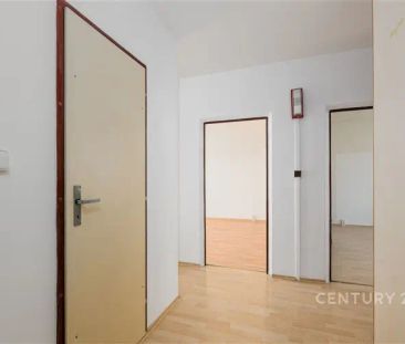 Prostorný a částečně zařízený byt 4+1 k pronájmu v Bzenecké ulici v... - Photo 4