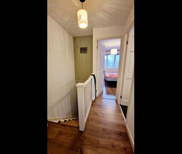 2 Bed Semi-Detached House, London, SE26 - Photo 2