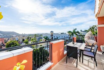 Apartamento con terraza y vistas en Los Cristianos – 0067-04600