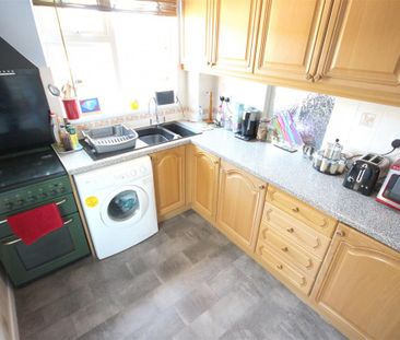 2 Bedroom House - Semi-Detached To Let - Photo 4