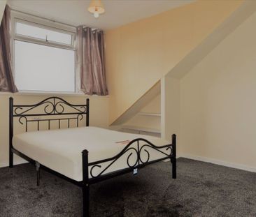 3 bedroom House in Burley Lodge Terrace, Leeds - Photo 4