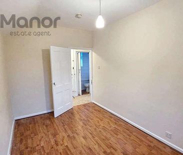 Bushgrove Road, Dagenham, RM8 - Photo 1