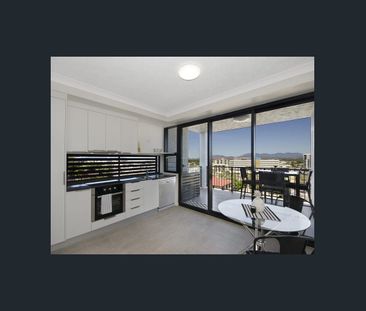 Top Level Apartment - Awesome Views! - Photo 3