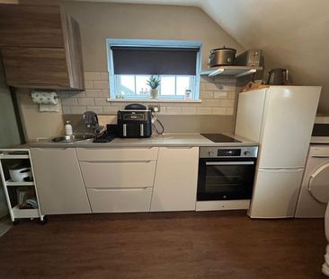 The Village, Kidderminster, Chaddesley Corbett - Photo 2