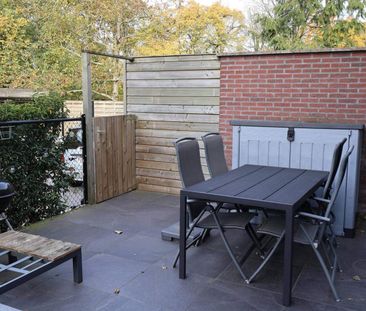 Gelijkvloers appartement met terras, carport en berging. - Photo 2