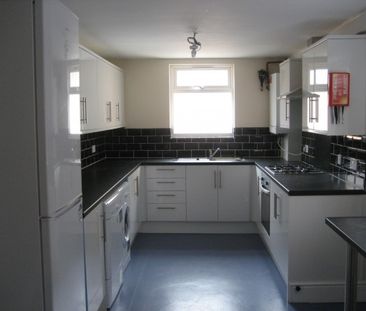 5 Bed Luxury Student House - StudentsOnly - Photo 5