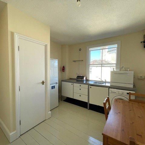 3 bedroom flat to rent - Photo 1