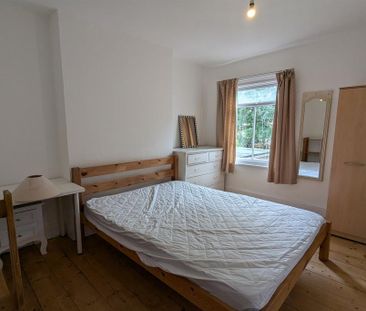 5 bedroom semi-detached house to rent - Photo 2