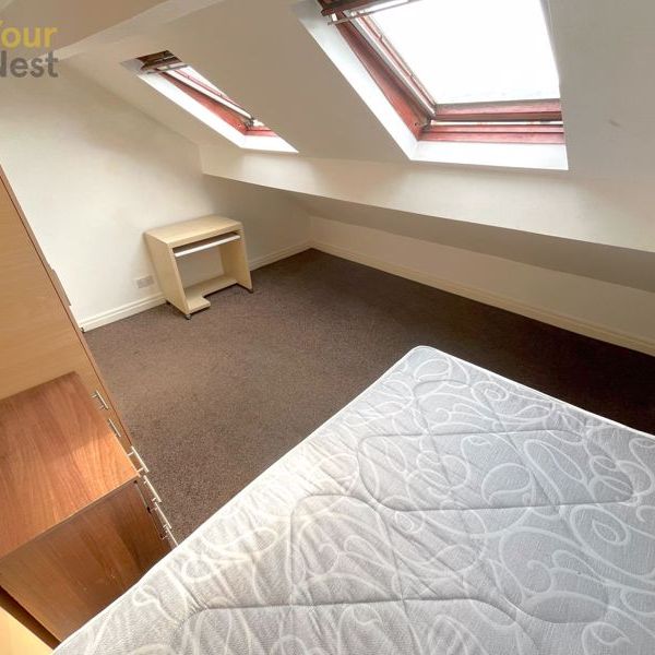 Room 5, Westfield Road, Hyde Park, Leeds, LS3 1DF - Photo 1