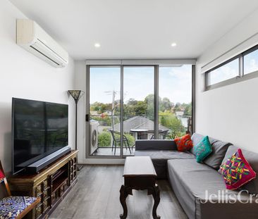 Heading - Contemporary Living with Elevated Views in the Heart of I... - Photo 1