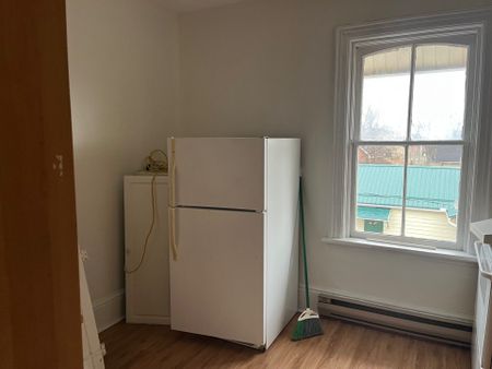 For Lease - 228 Kent Street Unit# 4, Kawartha Lakes, Ontario - Photo 2