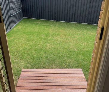 Renovated Townhouse with Garden and Pets Approved - Photo 3