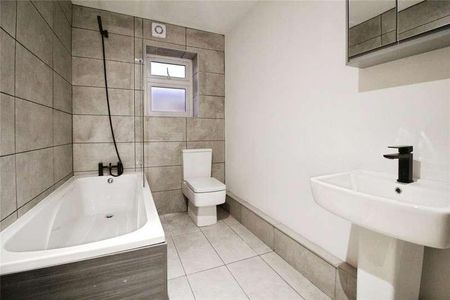 Parklands, Rochford, SS4 - Photo 2