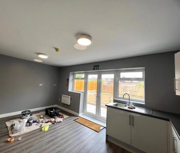 6 bedroom detached house to rent - Photo 5