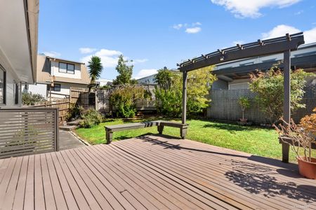 Totara Vale, 3bedroom - Photo 2