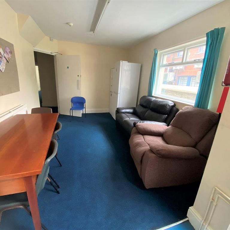 1 bedroom in a house share to rent - Photo 1