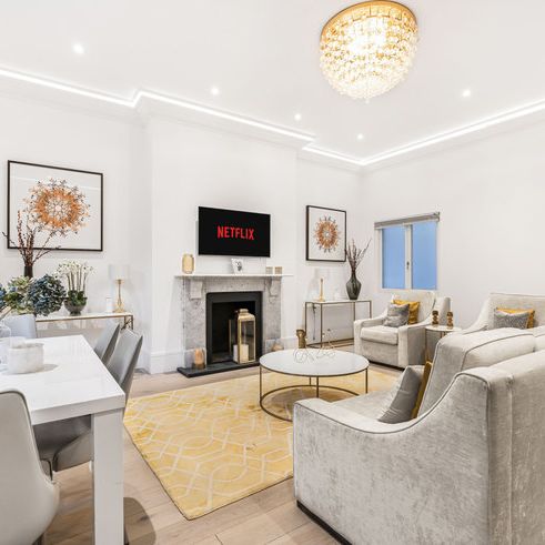 Hans Place - Photo 1