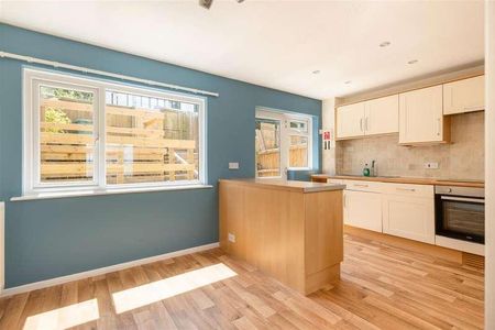 Queens Road, Cowes, PO31 - Photo 2