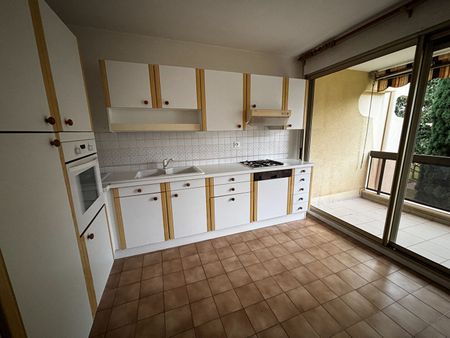 Location Appartement 3 pièces 82m² NIMES 30000 - Photo 2