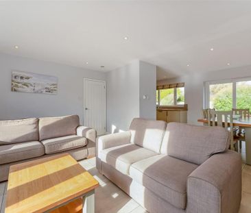 3 bedroom detached bungalow to rent - Photo 4