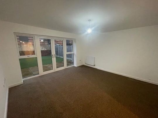 3 bedroom semi-detached house to rent - Photo 1