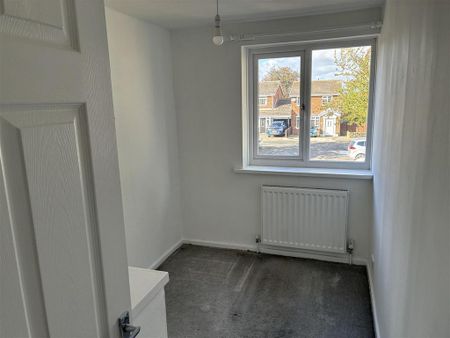 3 bedroom terraced house to rent - Photo 2