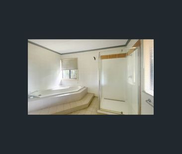 Family home in Brinsmead - Photo 5