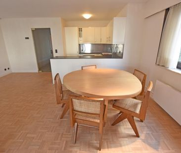 Ongemeubeld hoekappartement in hartje Zoute nabij het Albertplein - Photo 4